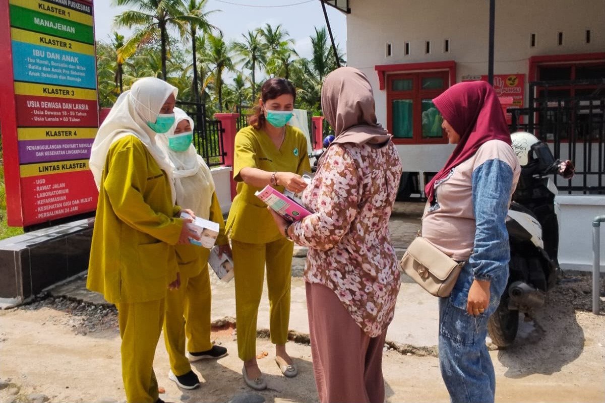 Antisipasi Asap Karhutla, Dinkes Tapteng Bagikan Masker dan Siagakan Seluruh Puskesmas