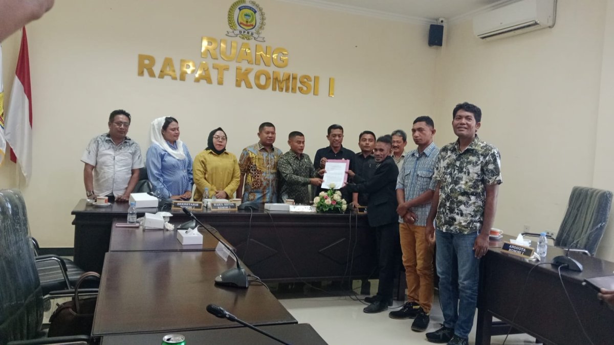 RAPAT DENGAR PENDAPAT(RDP) DI TUNDA KARENA KETIDAK HADIRAN EKSEKUTIF ABSEN SANKETA RAJA KAIELY DI DPRD BURU