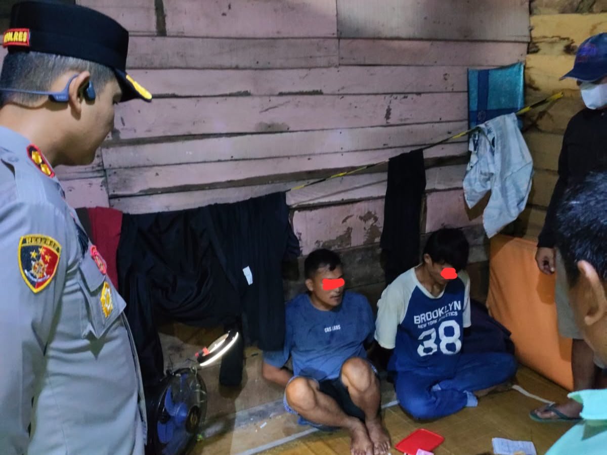 Kapolres Tapteng Pimpin Penggerebekan Operasi Sarang Narkoba, Amankan 2 Orang Pengedar Sabu dan BB 12 Gram Sabu
