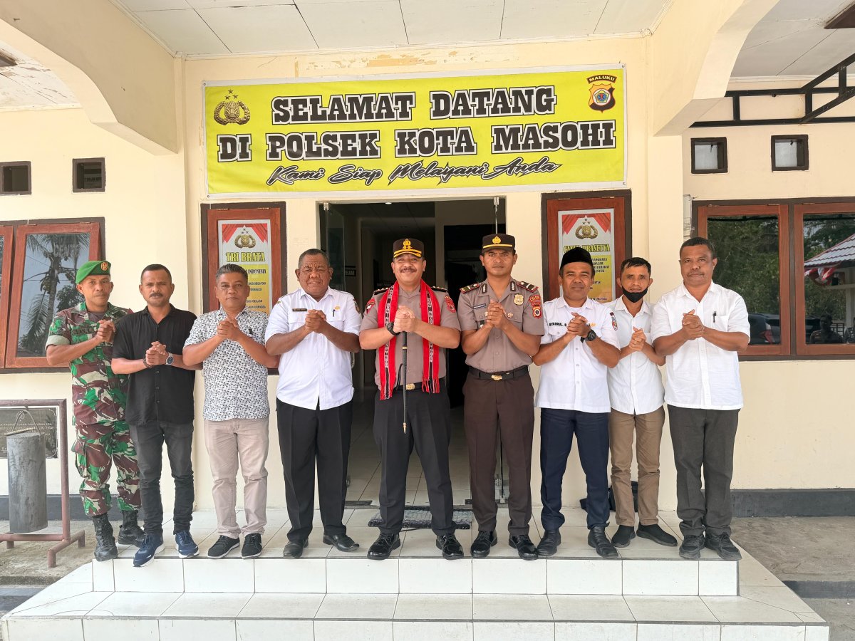 Kapolres Maluku Tengah Tekankan Integritas dan Pelayanan Humanis saat Kunker di Dua Polsek 