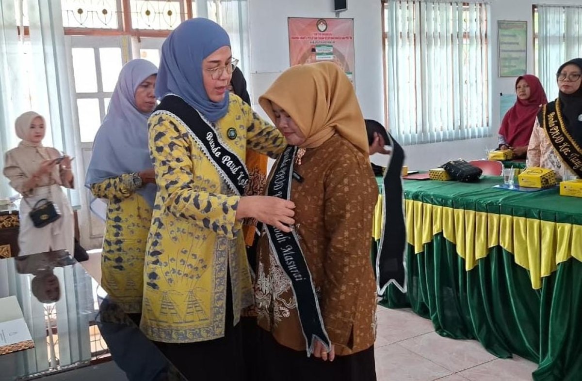 Hj Lavita Syukur Lantik Bunda PAUD KecamatanSekaligus Sosialisasi Tujuh Kebijakan AIH dan Wajib Belajar 13 Tahun