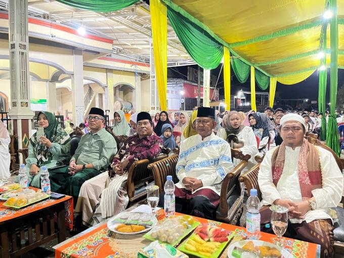 Hadiri Isra Mi'raj di Desa Mentawak, Wabup A. Khafidh Ajak Warga Tertib Administrasi Lahan