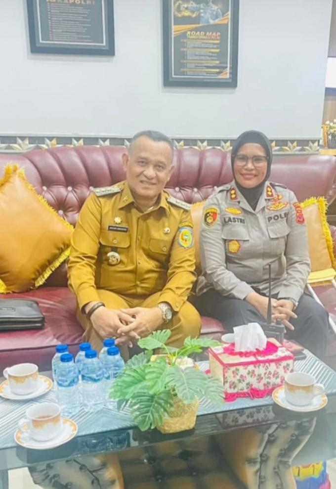 Bupati Buru, Ikram Umasugi, S.E. Silaturahmi dengan Kapolres Buru, AKBP Sulastri Sukidjang di Ruang Kerja Kapolres