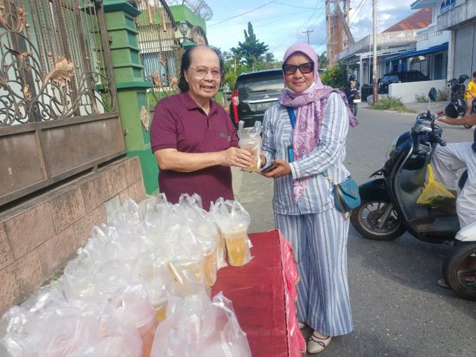 Toko Nusantara Baru Bagi Bagi Tak'jil Sebanyak 500 Kotak