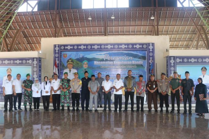 Penjabat Bupati Maluku Tengah Dr. Rakib Sahubawa, S.Pi.,M.Si Meresmikan Kecamatan Kepulauan Banda serta Pembentukan Dinas Pemuda dan Olahraga Malteng