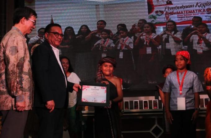TIGA SISWA SD HUMBAHAS RAIH JUARA I LOMBA MATEMATIKA GASING TINGKAT NASIONAL
