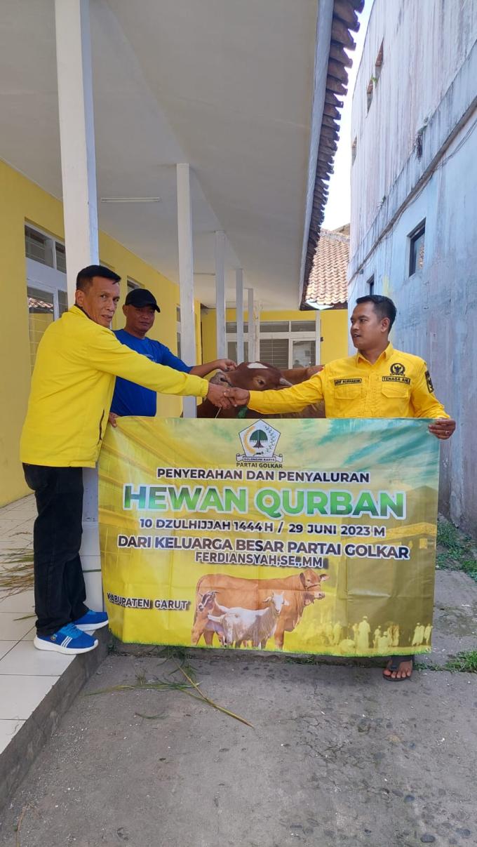 Anggota Komisi X DPR RI Ferdiansyah SE.,MM.  Memberikan Bantuan Hewan Kurban ke DPD Partai Golkar Kab. Garut