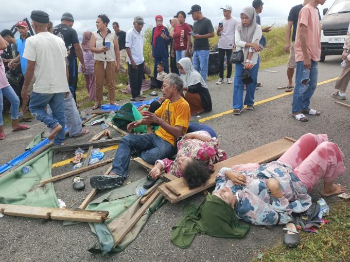 Kecelakaan Tunggal di Jalan Raya : 17 Orang Jadi Korban Akibat Supir Kurang Hati-Hati 