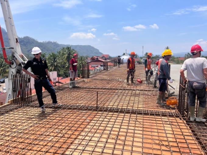 Hasil Investigasi Lapangan LSM Indonesia Investigasi Korupsi, Pekerja Proyek Menggunakan APD Lengkap
