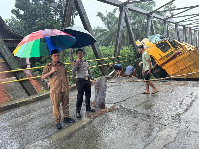 "Titi Besi" Batang Serangan Langkat Ambruk, Tidak Ada Korban Jiwa  