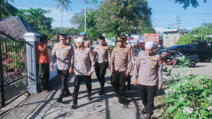 Kapolda Aceh Melayat ke Rumah Duka Istri Personel Polres Pidie