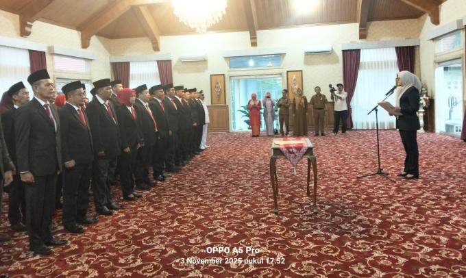 Bupati Tanjabtim Dillah Hich Lantik 38 Penjabat Administrator & Pengawas Bekerja Keras- Amanah
