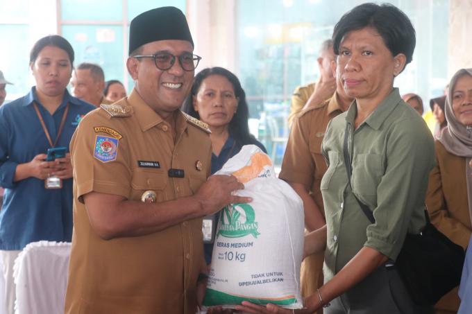 Pemkab Maluku Tengah Resmi Launching Program Bantuan Pangan Beras 2025 Dan Gerakan Pangan Murah